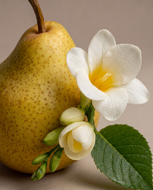 Hair perfume mist UAE – Delune Dubai Pear & Freesia Bloom scent notes: a ripe pear with white freesia flowers