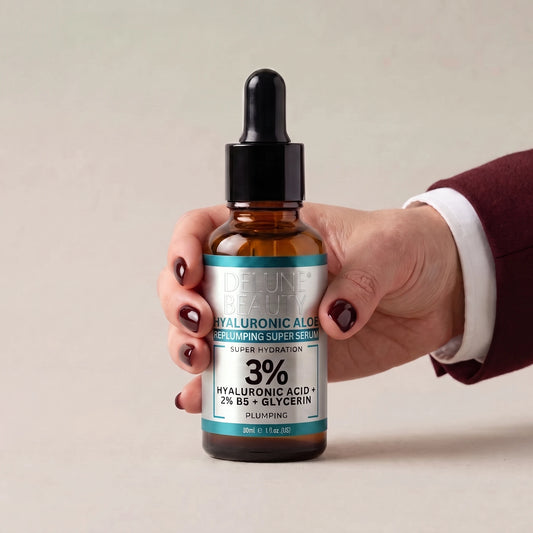 Face serum UAE – Hand holding Delune Dubai Hyaluronic Aloe Face Serum
