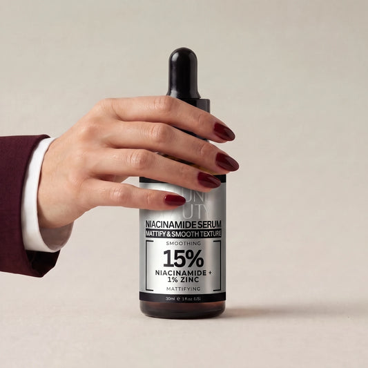 Face serum UAE – Hand holding Delune Dubai Niacinamide Serum