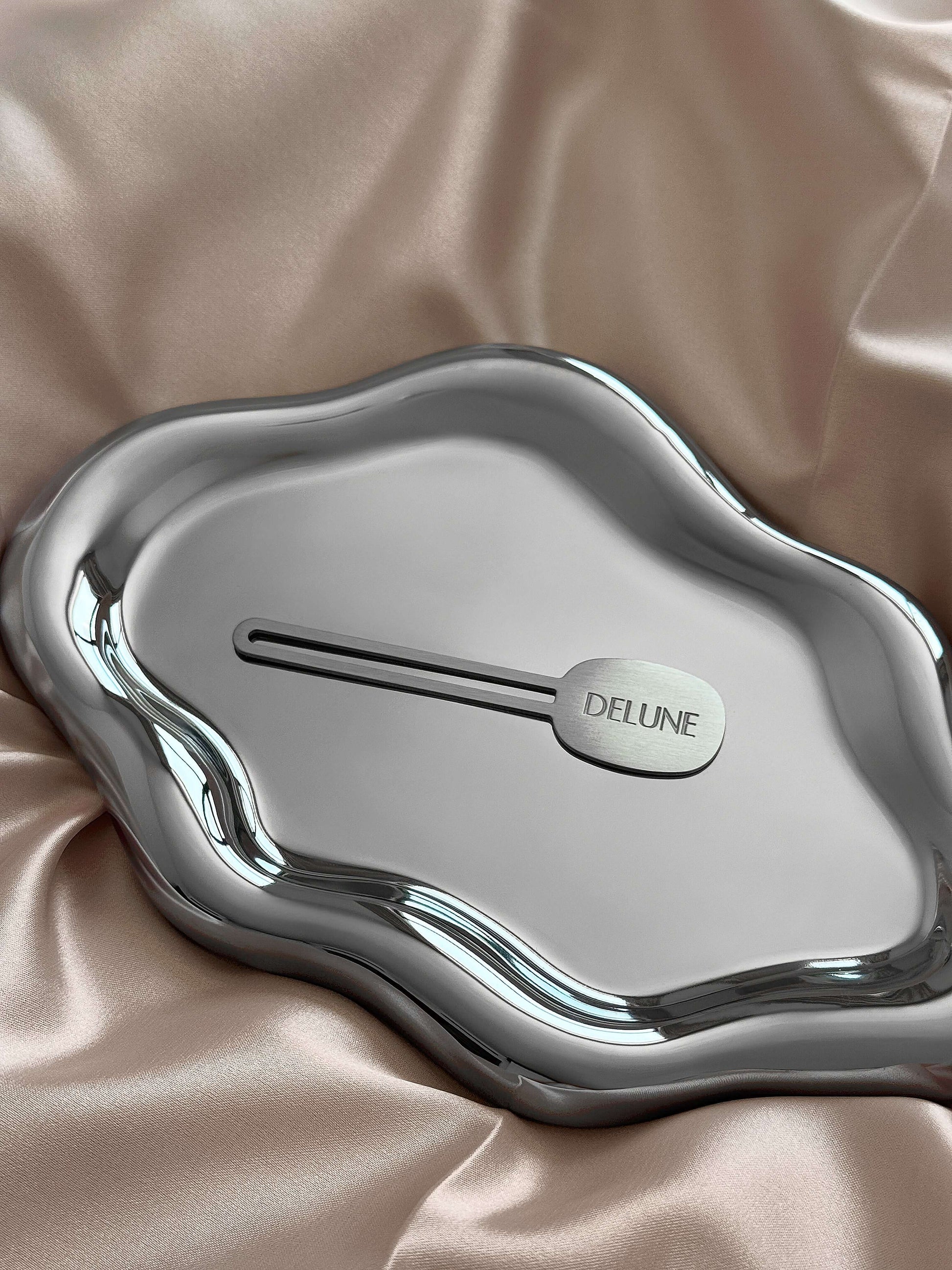 Luxurious metal tube key squeezer, perfect for your cosmetic tubes.