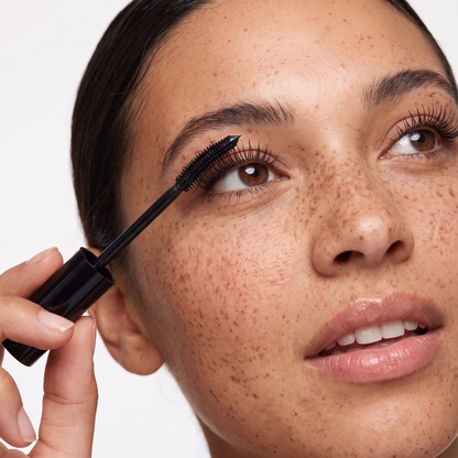 Applying Delune Dubai Tubing Mascara to the upper lashes